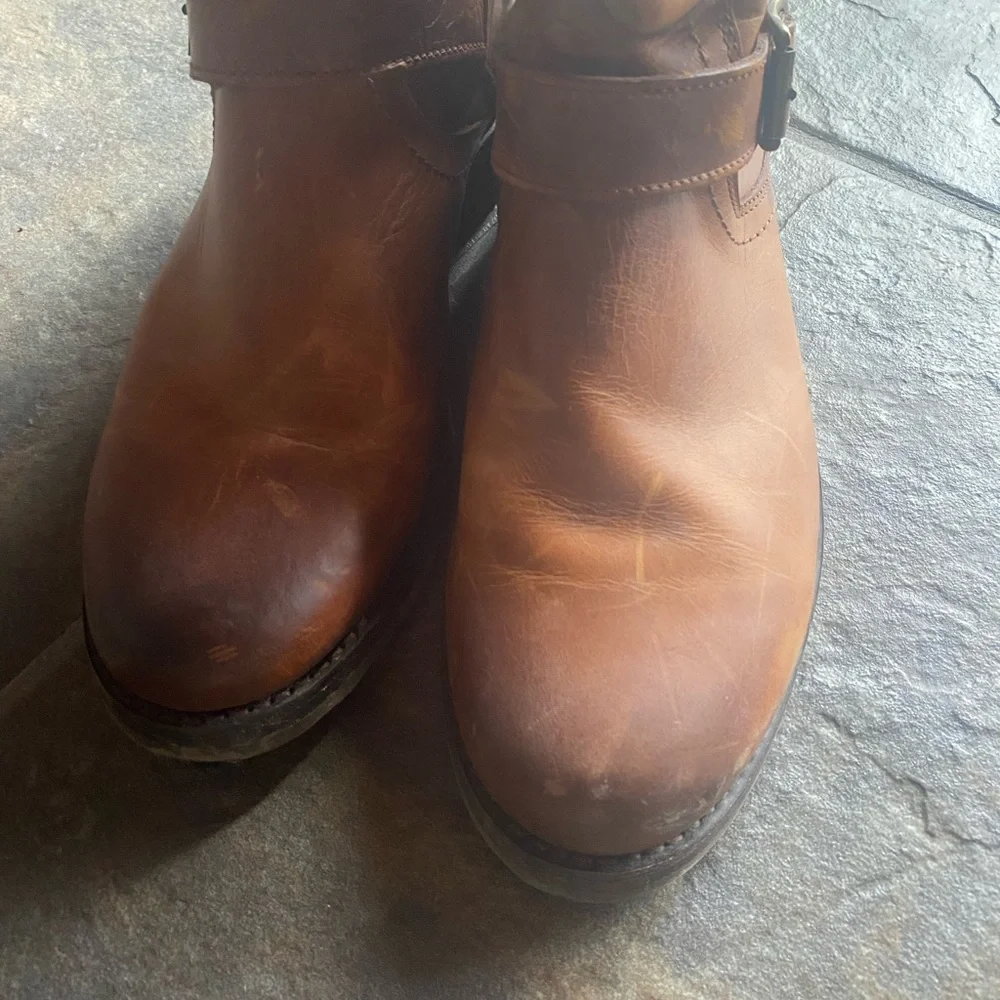 Frye Veronica Back Zip Cognac (brown) Boot size 9 - Picture 5 of 9